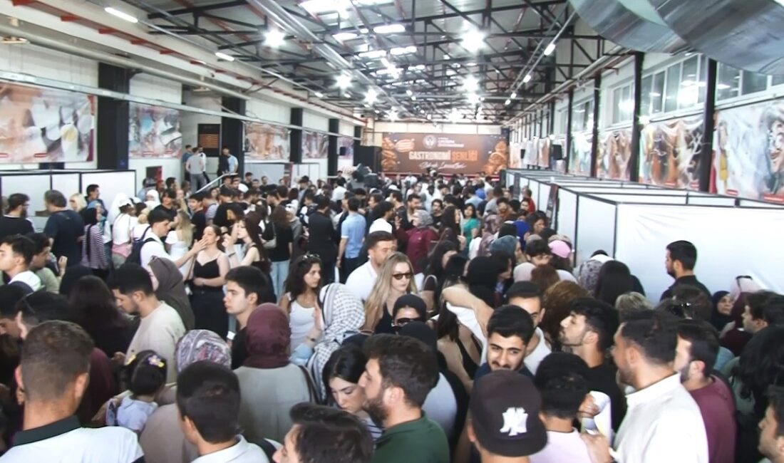 Sokak lezzetleri şenliğe damga vurdu İstanbul Gelişim Üniversitesi'nin geleneksel Gastronomi Şenliği bu yıl "Sokak Lezzetleri"