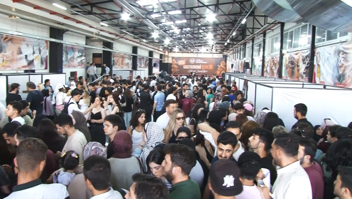 İstanbul Gelişim Üniversitesi'nin geleneksel Gastronomi Şenliği bu yıl "Sokak Lezzetleri"