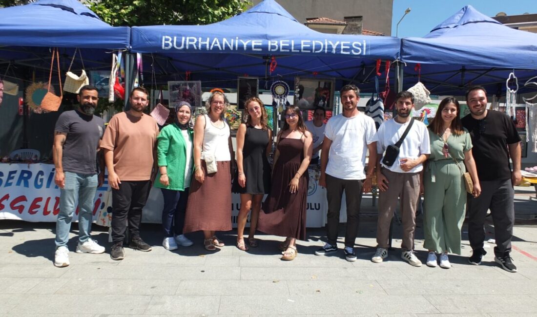 Bu sergide emeğin izleri var Balıkesir'in Burhaniye ilçesinde özel eğitim öğrencilerinin hazırladığı el sanatları ve