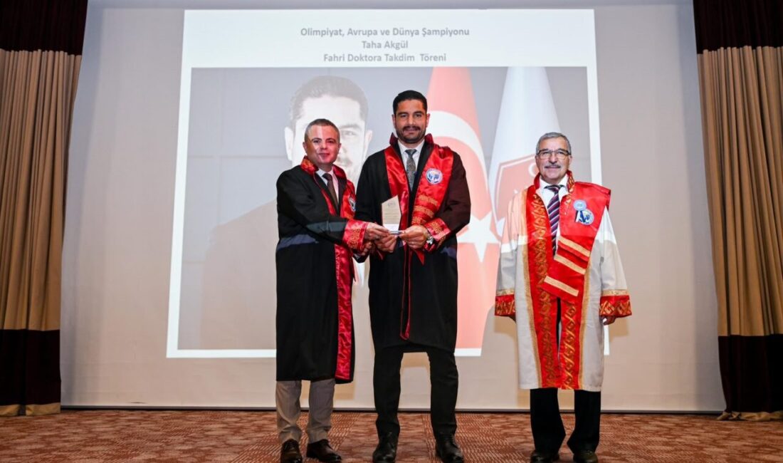 Yıllardır süren başarı bu kez fahri doktorayla taçlandı Olimpiyat şampiyonu ve Türkiye Güreş Federasyonu Başkanı Taha Akgül, mezunu
