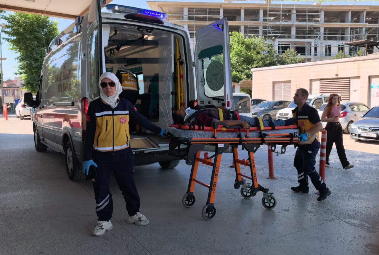 Traktör sürücüsünün üzerinden geçti 2 Bülten Medya -