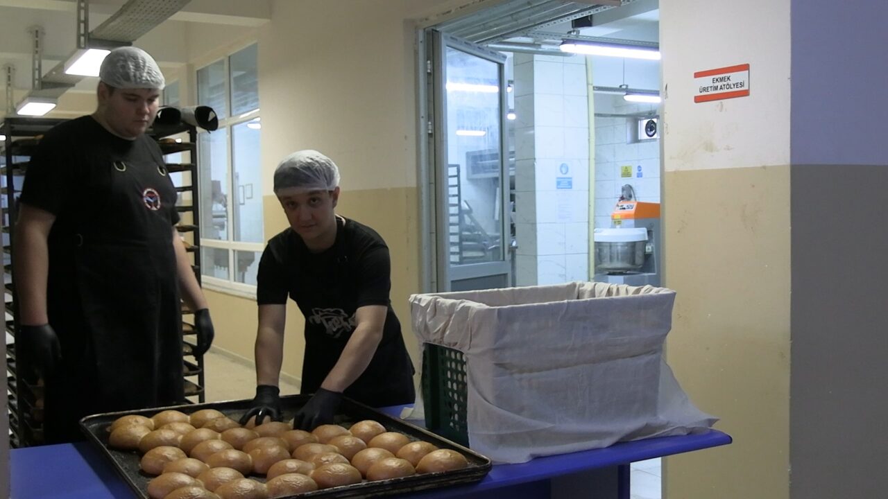 Bu okulda öğrenciler hem üretiyorlar hem kazanıyorlar 2 Bülten Medya -