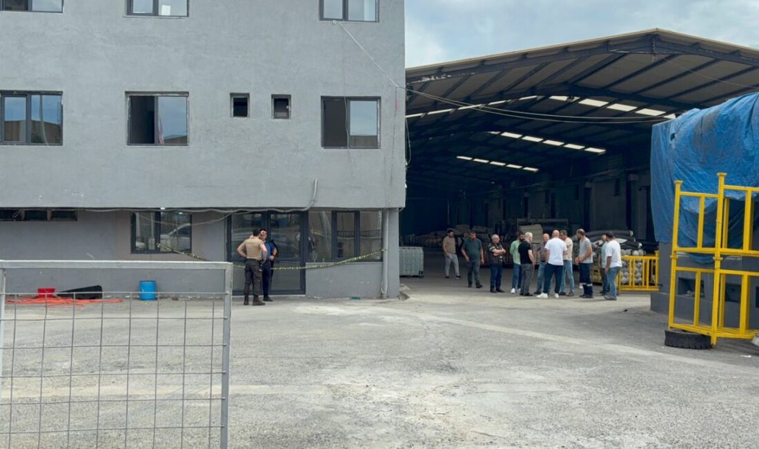 Silahlar konuştu fabrikadaki kavga can aldı Tekirdağ’ın Kapaklı ilçesinde bir fabrikada çıkan silahlı ve bıçaklı kavgada