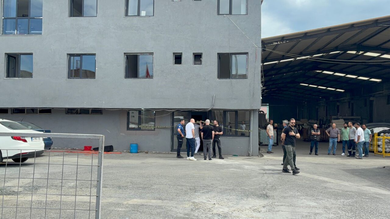 Silahlar konuştu fabrikadaki kavga can aldı 1 Bülten Medya -