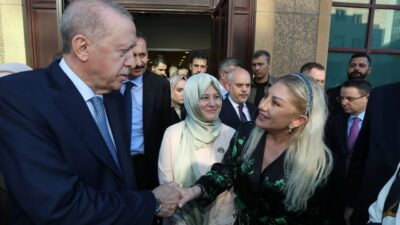 TÜRGEV’in 30’uncu kuruluş yılı programında sahne alan genç kızlardan oluşan