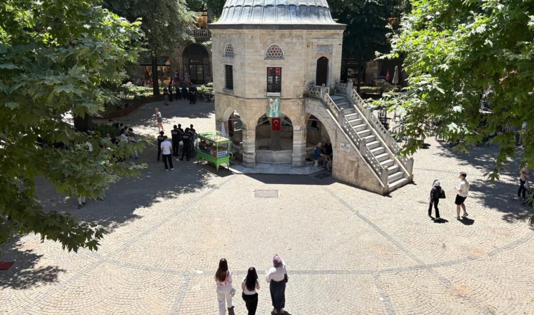 Bursa'nın tarihi simgelerinden Kozahan'da avlu kullanımına ilişkin yeni bir gelişme