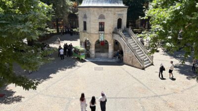 Bursa'nın tarihi simgelerinden Kozahan'da avlu kullanımına ilişkin yeni bir gelişme