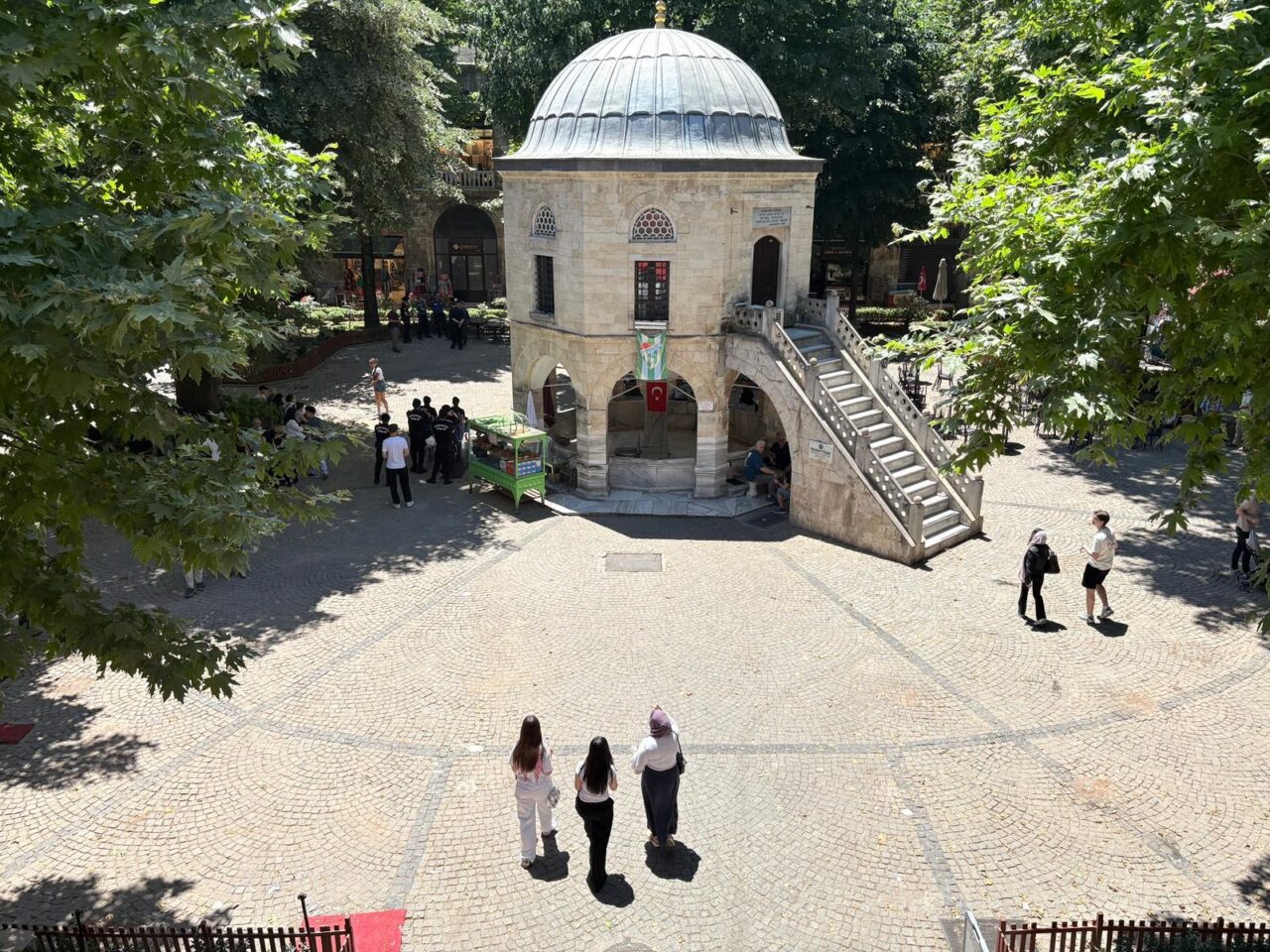 Bursa'nın tarihi simgelerinden Kozahan'da avlu kullanımına ilişkin yeni bir gelişme