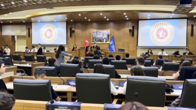 Bursa'da düzenlenen Parlamenter Meclis Simülasyonu'nda 180 lise öğrencisi milletvekili gibi
