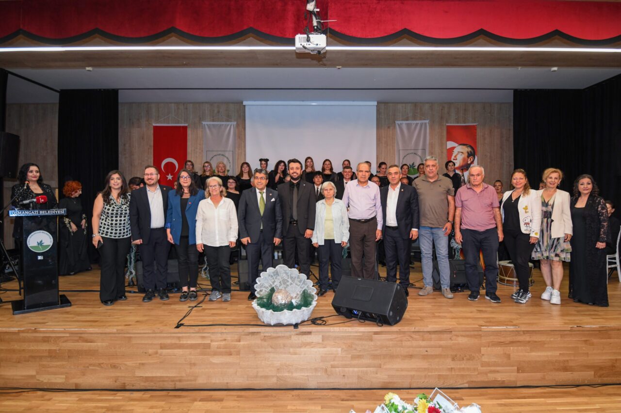 Salon hep bir ağızdan şarkılara eşlik etti 1 Bülten Medya -