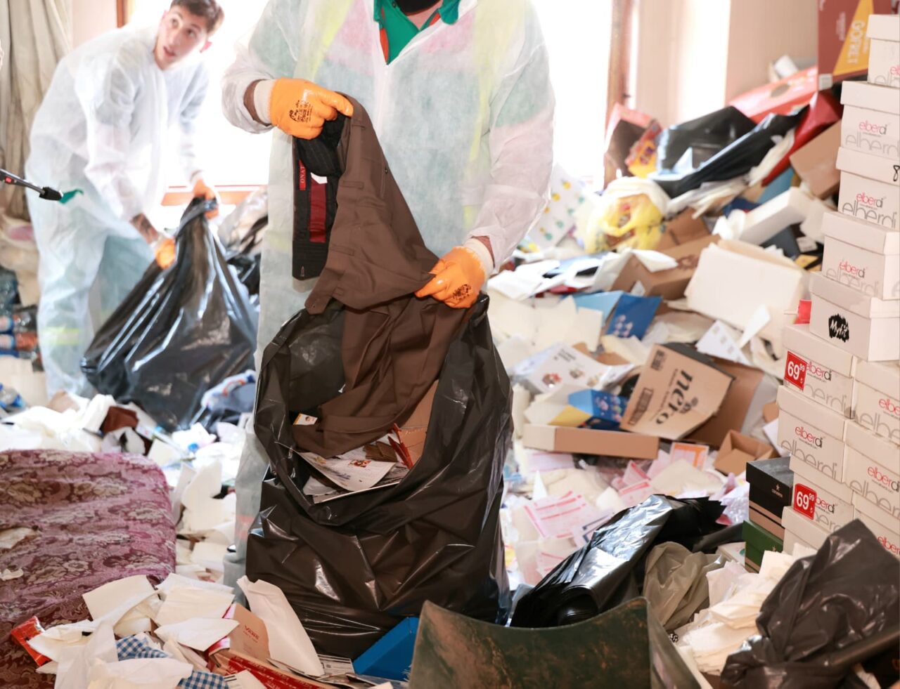 Evden 20 ton çöp çıktı 2 Bülten Medya -