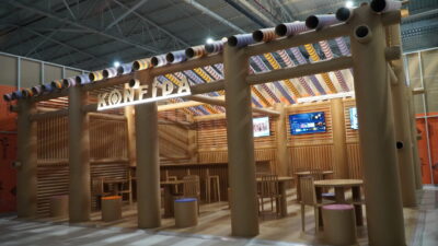 Bursa'da faaliyet gösteren Konfida Fabrikası'nda çalışan işçilerin, atık sert kartonlardan
