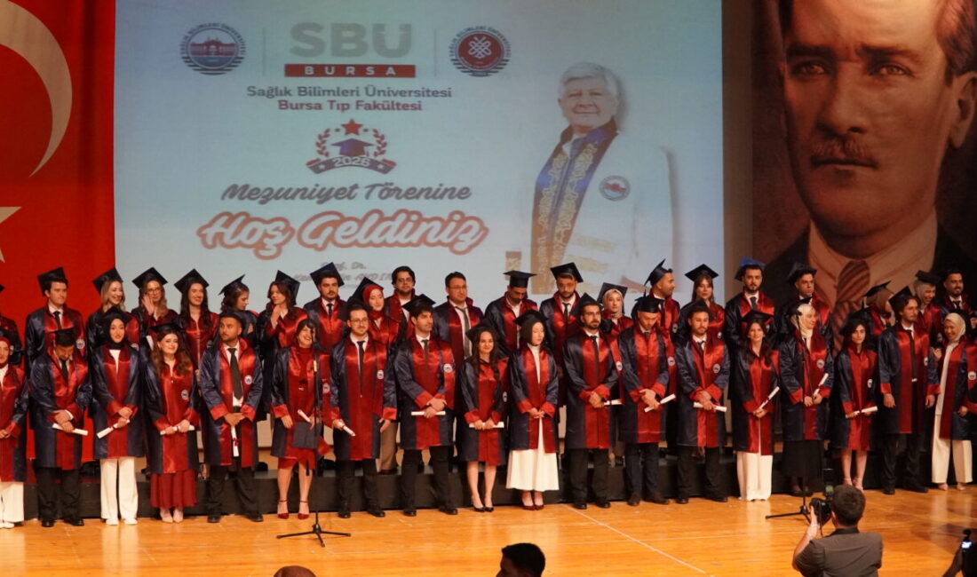 Sağlık Bilimleri Üniversitesi Bursa Tıp Fakültesi ilk mezunlarını verdi. Düzenlenen