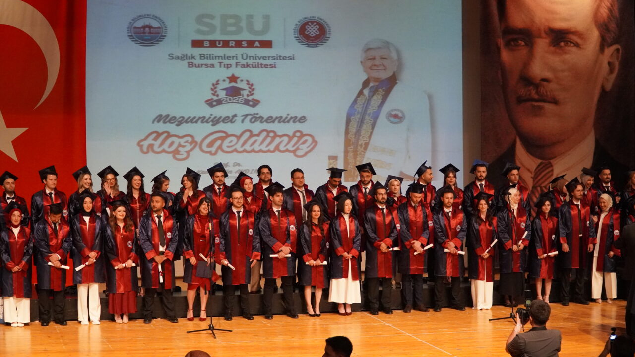 Sağlık Bilimleri Üniversitesi Bursa Tıp Fakültesi ilk mezunlarını verdi. Düzenlenen