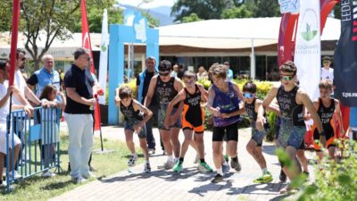 Osmangazi Belediyesi'nin ev sahipliğinde düzenlenen Duatlon Müsabakaları'nda 125 sporcu kıyasıya