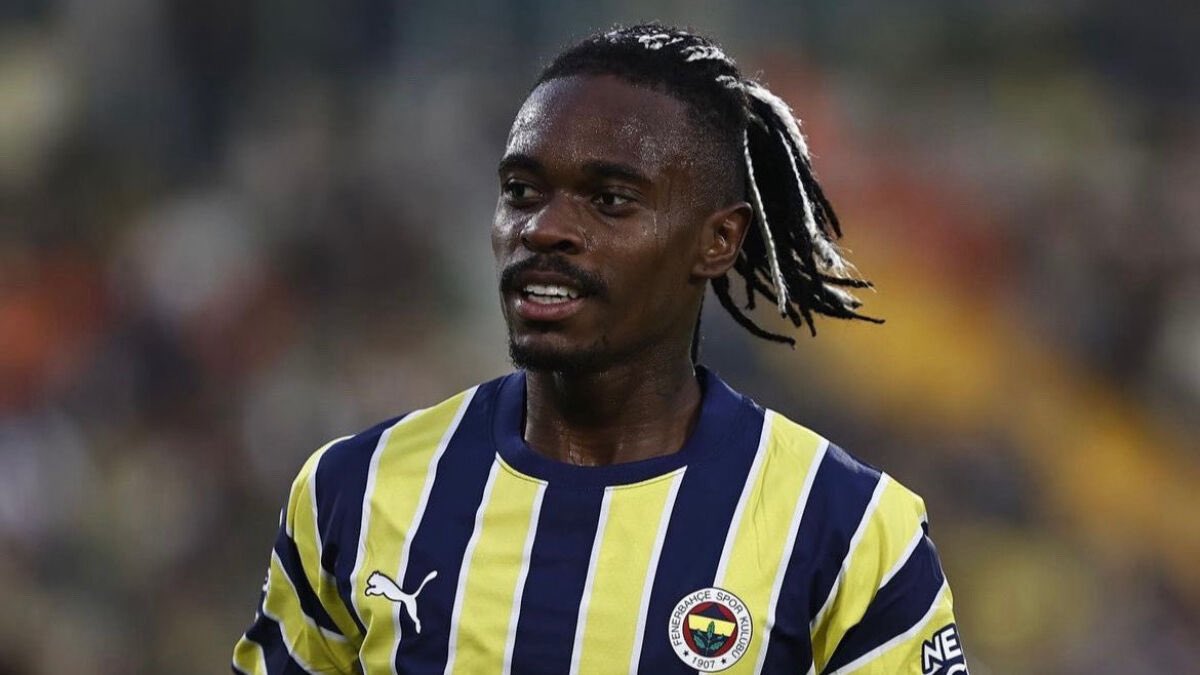 Bursaspor Başkanı Enes Çelik, Brezilyalı futbolcu Lincoln Henrique ile anlaşma