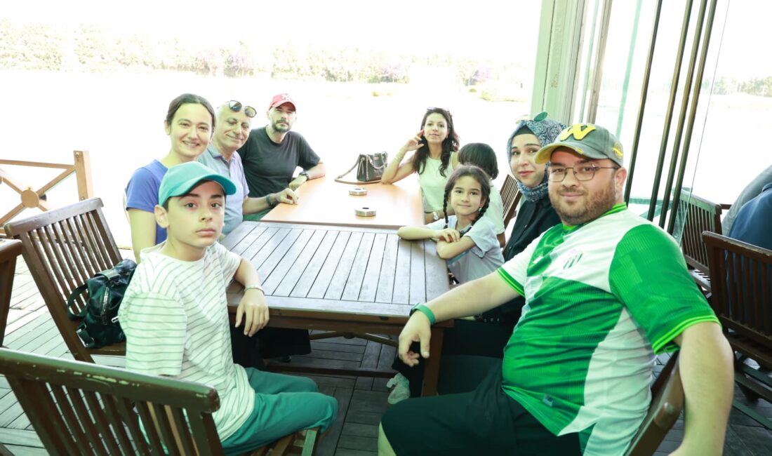 Osmangazi’de HOBA Projesi kapsamında yıl boyunca başarı gösteren öğrenciler ve
