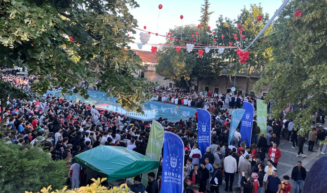 Bursa’da milli maç heyecanı meydanı doldurdu A Milli Futbol Takımı'nın kritik karşılaşmasını takip etmek isteyen binlerce