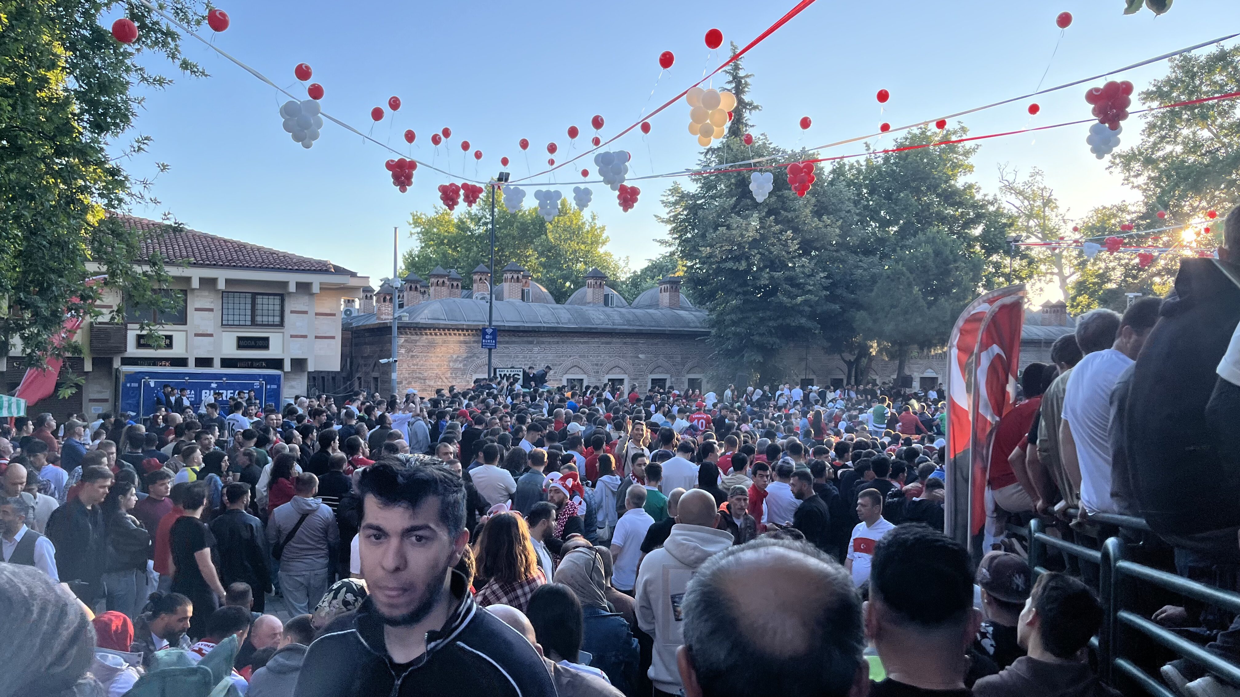 Bursa'da milli maç heyecanı meydanı doldurdu 1 Bülten Medya -