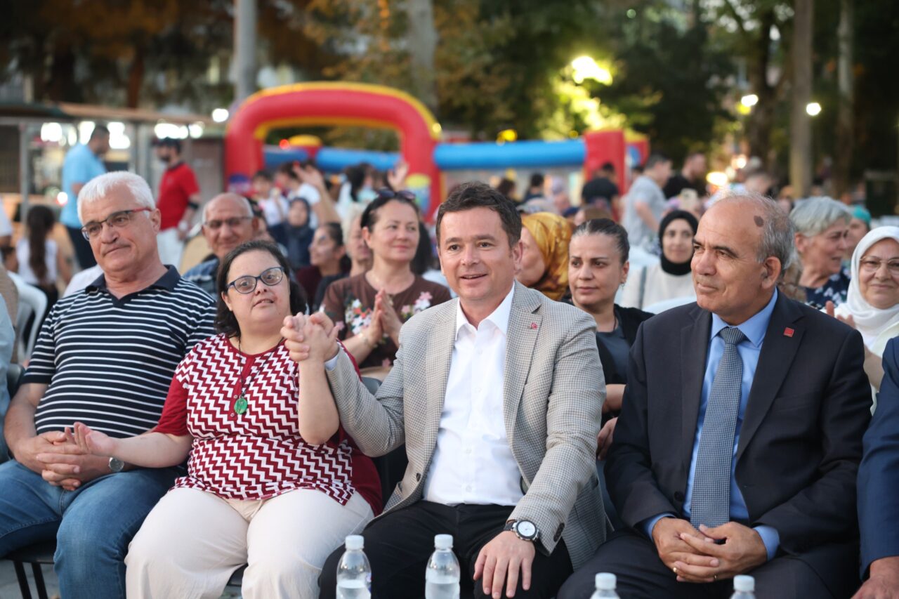 Osmangazi Belediyesi'nin Yaz Mahalle Şenlikleri bu kez İstiklal Mahallesi'nde düzenlendi.