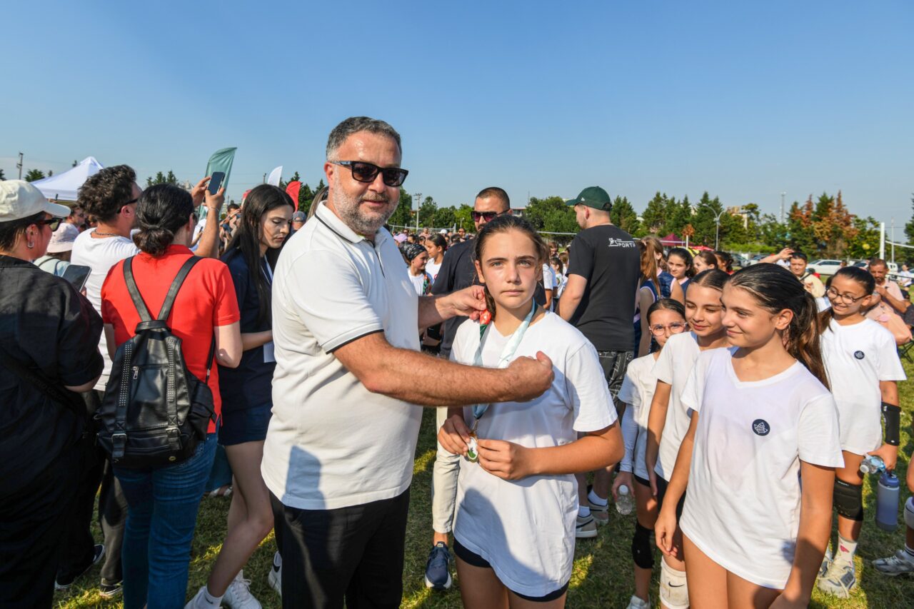 1500 kız çocuğu voleybol coşkusu yaşadı 2 Bülten Medya -