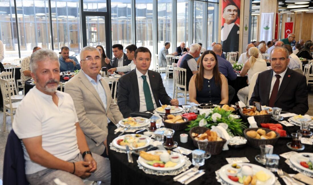 Osmangazi Belediye Başkanı Erkan Aydın, mahalle muhtarlarıyla bir araya gelerek