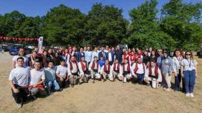 Osmangazi Belediye Başkanı Erkan Aydın, RUMELİFED'in geleneksel pikniğinde vatandaşlarla bir