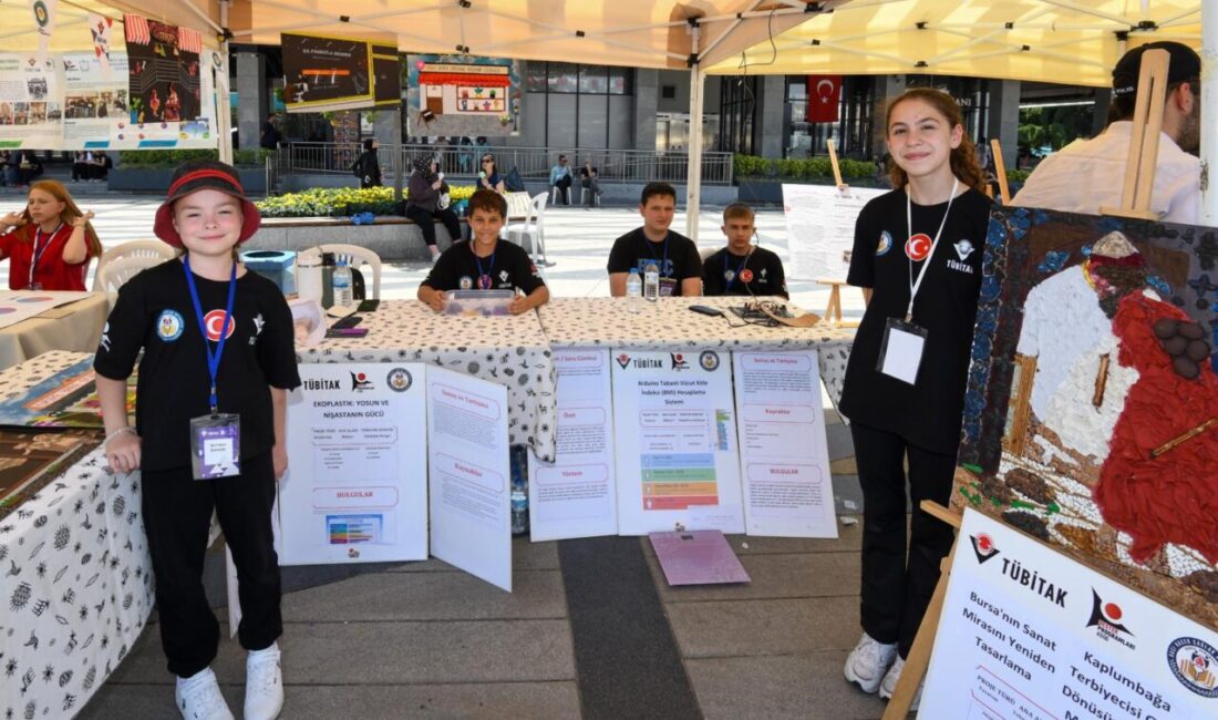 Osmangazi Belediyesi’nin katkılarıyla düzenlenen TÜBİTAK 4006-C Bilim Fuarı Festivali’nde öğrencilerin