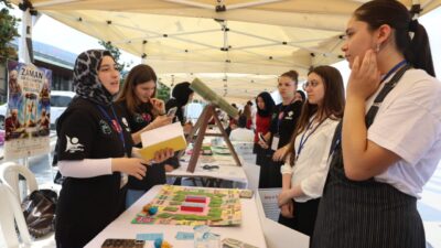 Osmangazi Meydanı’nda düzenlenen TÜBİTAK 4006-C Bilim Fuarı Festivali’nde öğrencilerin hazırladığı