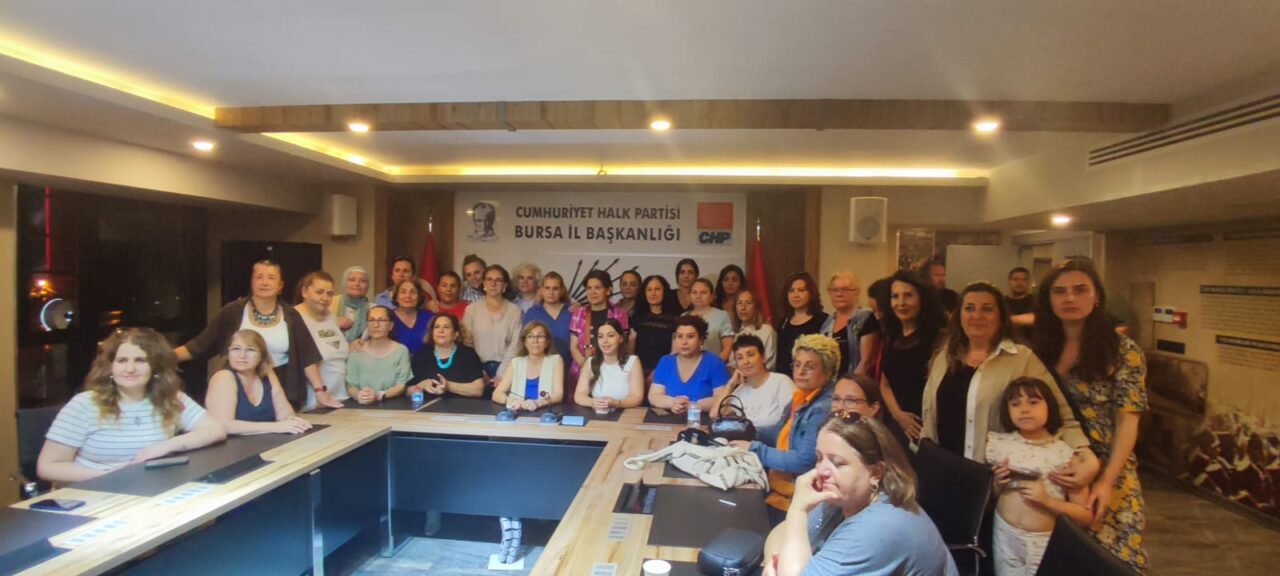 CHP İl Kadın Kolları Başkanları tarafından yapılan ortak açıklamada, parti
