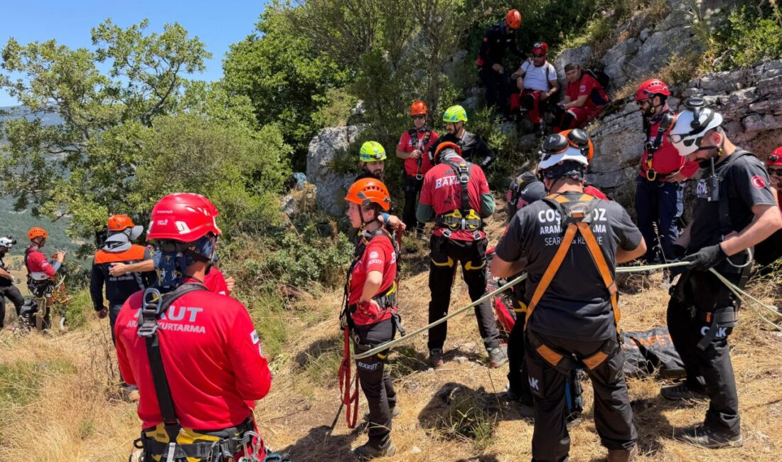 Bursa'nın Gürsu ilçesinde düzenlenen ipli kurtarma tatbikatında 33 akredite arama