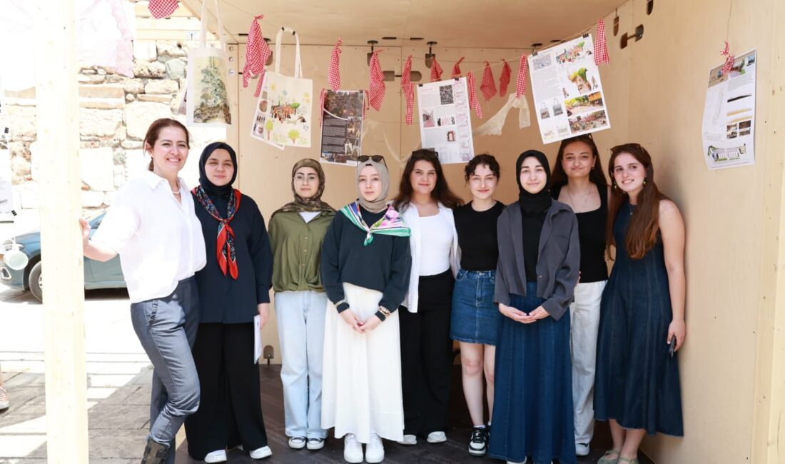 Gençler Osmangazi’nin geleceğini tasarladı Osmangazi Belediyesi’nin düzenlediği Yaşayan Kamusal Mekanlar Festivali kapsamında açılan “Bellek