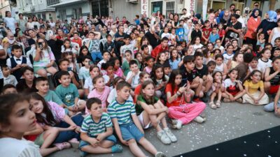 Osmangazi Belediyesi'nin "Osmangazi'de Yaz Mahalle Şenlikleri" Selamet Mahallesi'nden başladı. Çocuklar