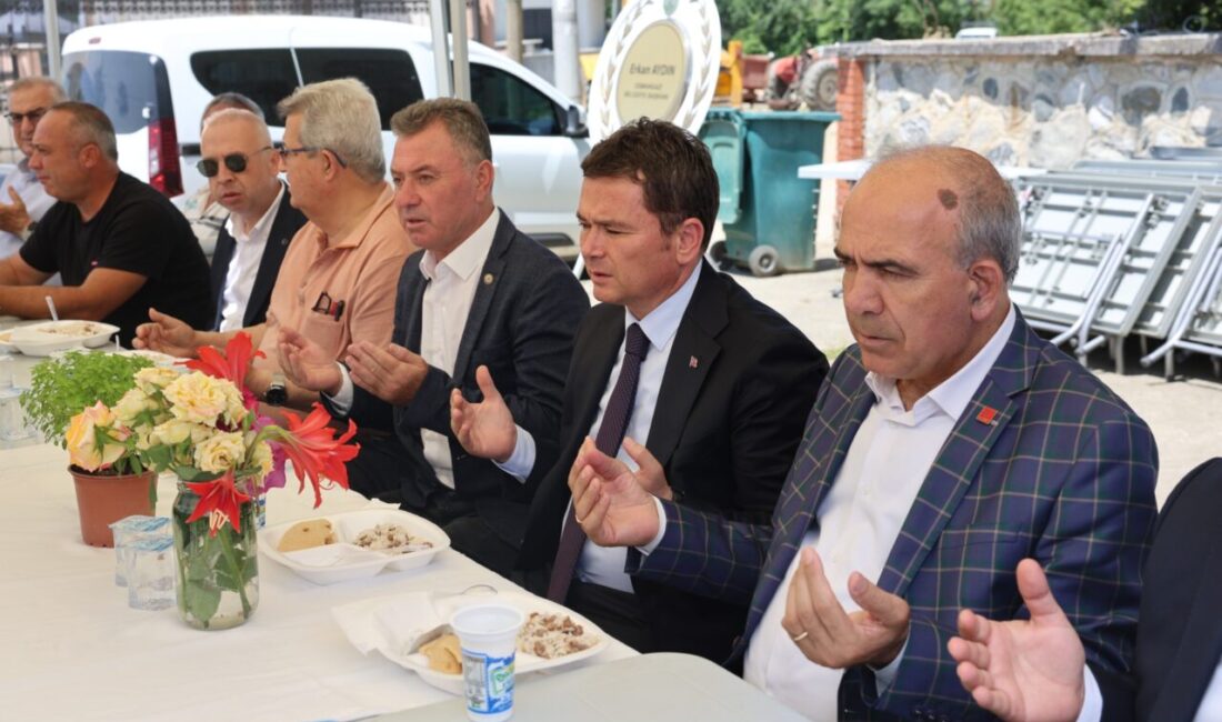 Osmangazi Belediye Başkanı Erkan Aydın, Yeniceabat Mahallesi’nde vatandaşlarla buluştu. Mahalle