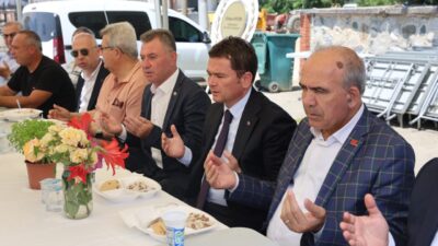 Osmangazi Belediye Başkanı Erkan Aydın, Yeniceabat Mahallesi’nde vatandaşlarla buluştu. Mahalle