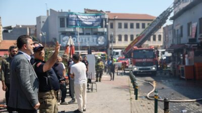 Bursa'nın Kayhan Mahallesi'nde çıkan iş yeri yangınına 34 personel ve