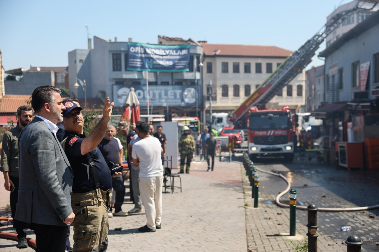 Bursa'nın Kayhan Mahallesi'nde çıkan iş yeri yangınına 34 personel ve