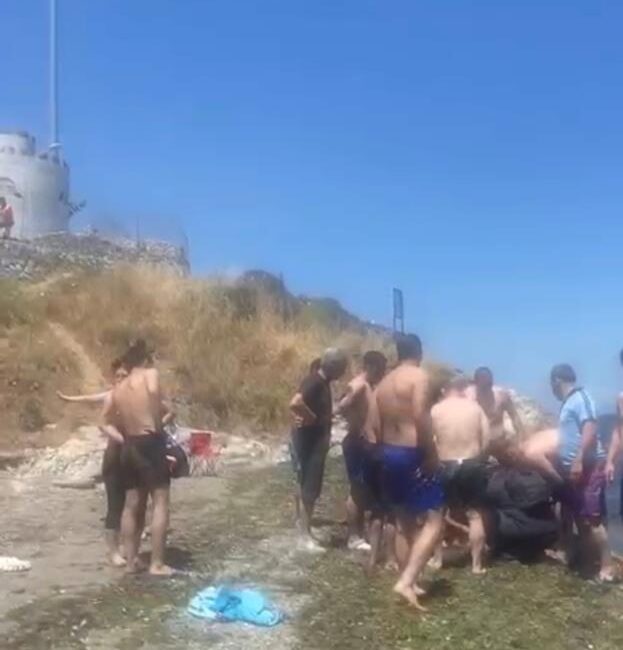 Denizde fenalaşan kişi hayatını kaybett Bursa'nın Mudanya ilçesi Altınkçum Sahili'nde arkadaşıyla birlikte denize giren S.Ç.
