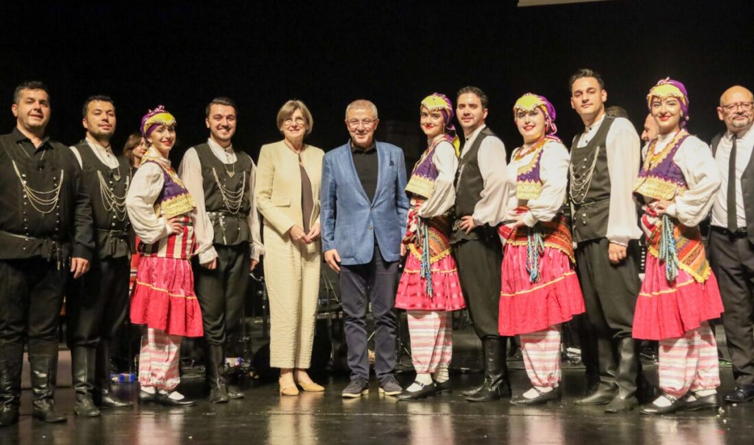 Bursa Büyükşehir Belediyesi’nin düzenlediği “Kuzeyin Ezgileri” konserinde Karadeniz’in sevilen türküleri