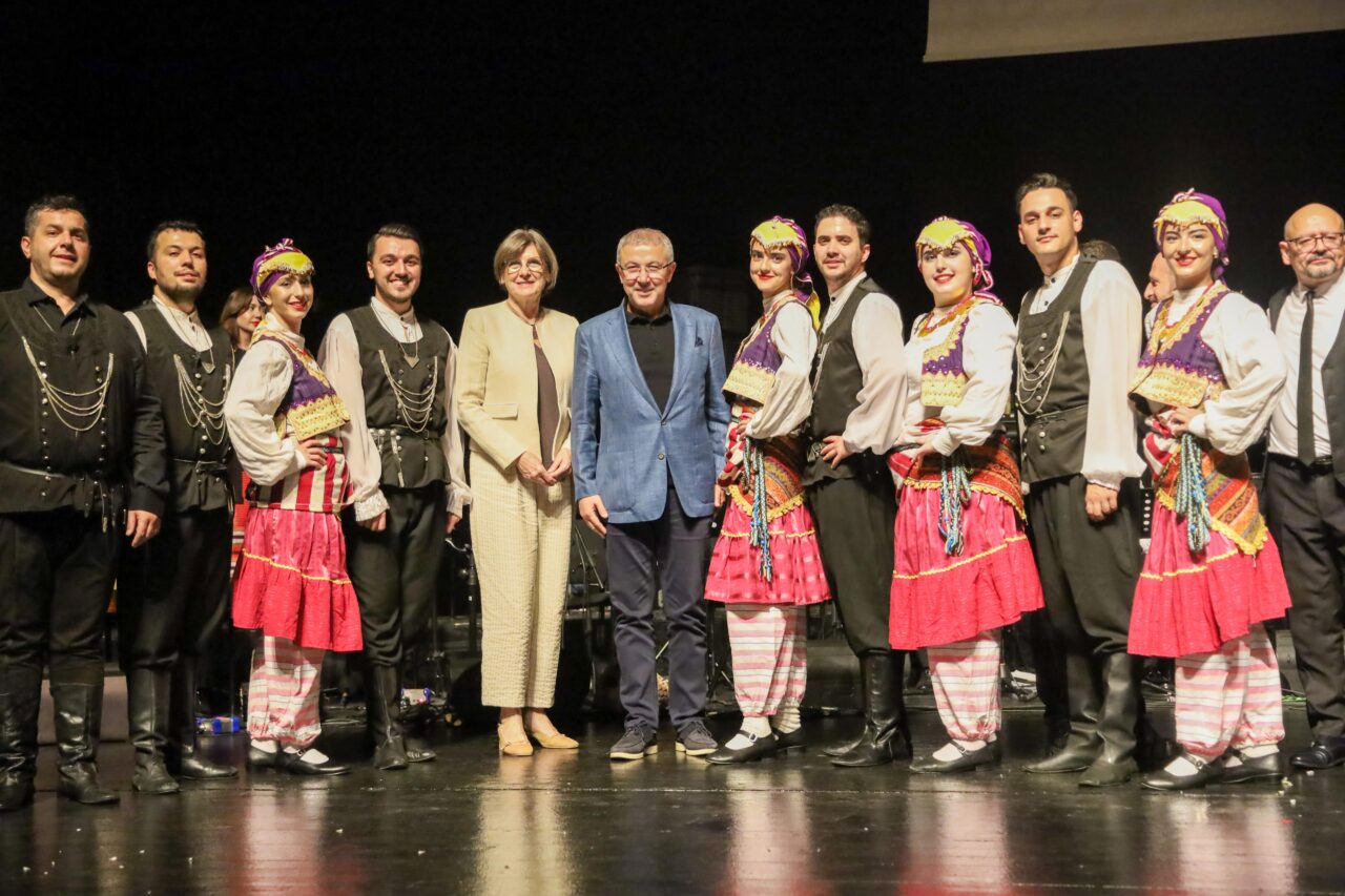Bursa Büyükşehir Belediyesi’nin düzenlediği “Kuzeyin Ezgileri” konserinde Karadeniz’in sevilen türküleri