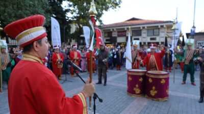 Bursa'nın Fethi'nin 700. yılı etkinlikleri kapsamında düzenlenen mehter konserleri başladı.