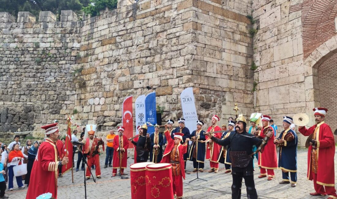 Mehter coşkusu bu kez Fetih’in 700. yılı için yükseldi Bursa’nın Fethi’nin 700’üncü yılı etkinlikleri kapsamında düzenlenen Mehter Konserleri, Saltanat