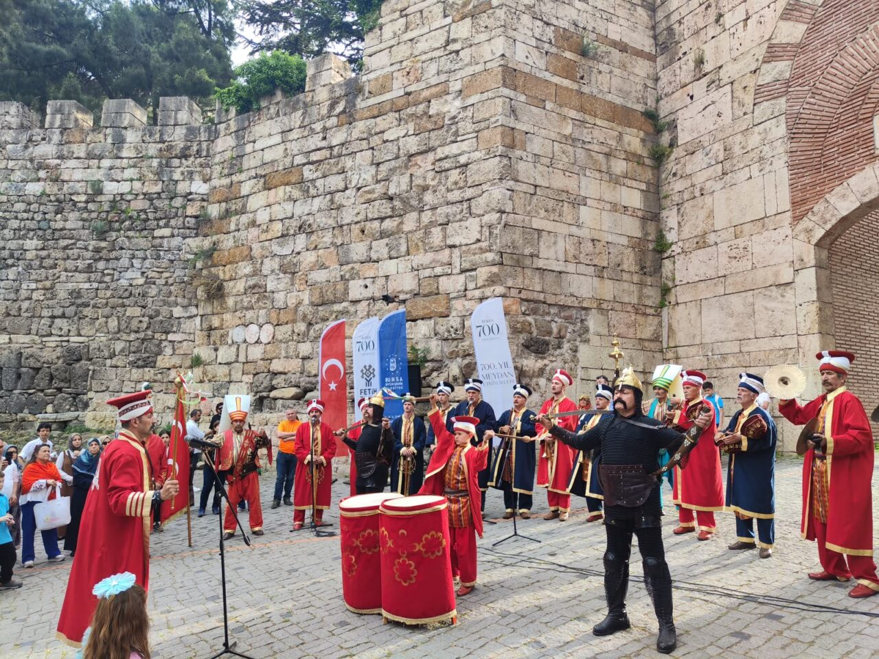 Bursa’nın Fethi’nin 700’üncü yılı etkinlikleri kapsamında düzenlenen Mehter Konserleri, Saltanat