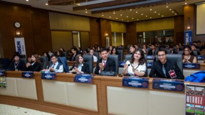 Bursa Büyükşehir Belediyesi’nin ev sahipliğinde düzenlenen Parlamenter Meclis Simülasyonu programında