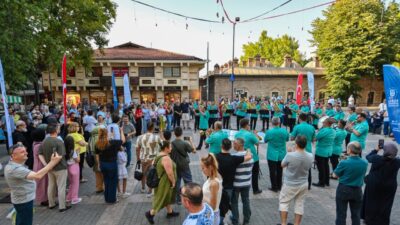 Bursa'nın Fethi'nin 700. yılı etkinlikleri kapsamında sahne alan Büyükşehir Bandosu,