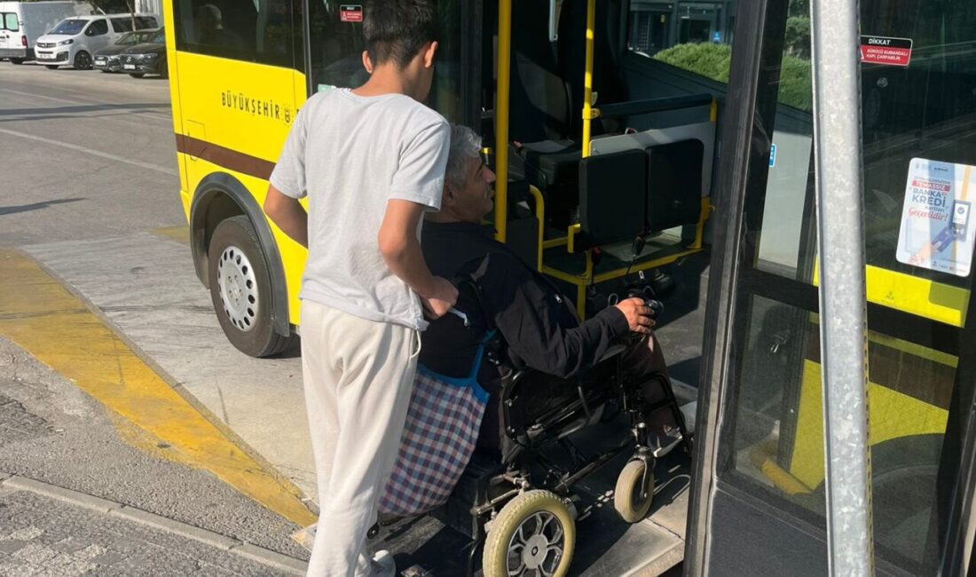 Özel gereksinimli öğrenciyi sınava ulaştırdı Bursa Büyükşehir Belediyesi, LGS sınavına girecek özel gereksinimli bir öğrencinin