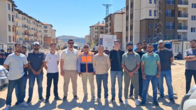 Aylardır emeklerinin karşılığını alamadığını ve mağdur olduklarını belirten 200 emekçi;