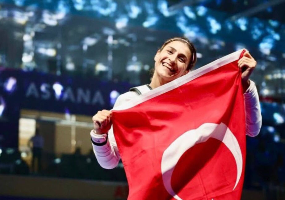 Bursa’nın gururu kürsüye çıktı Yıldırım Belediyesi Spor Kulübü'nün milli tekvandocusu Hatice Kübra İlgün, Kazakistan'da