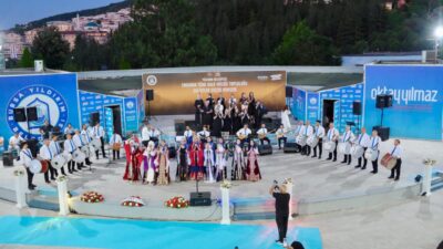 Yıldırım Belediyesi Erguvan Türk Halk Müziği Topluluğu’nun yıl sonu konseri,