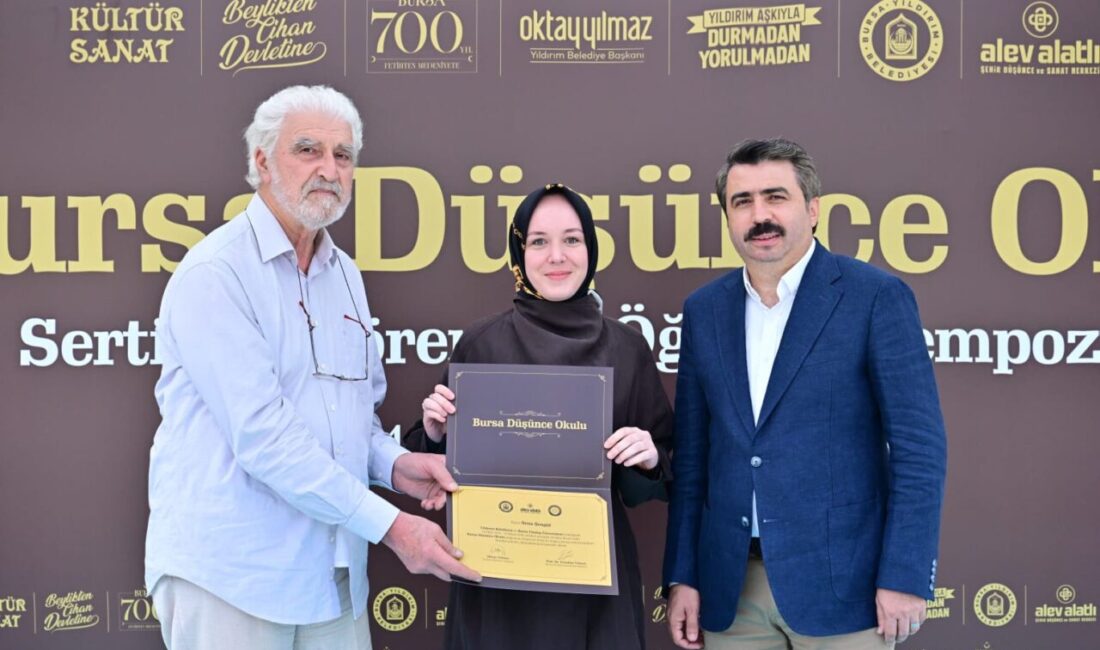 Bursa Düşünce Okulu sertifikalarını teslim etti Yıldırım Belediyesi tarafından gençlerin akademik ve entelektüel gelişimine katkı sunmak